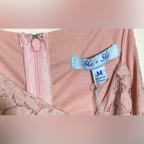 She and Sky Pink Floral Lace Ruffle Layer Dress size M NWT - Picture 2 of 5